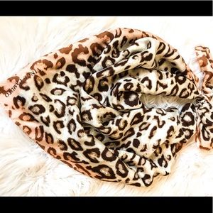 Vince Camuto accessory scarf